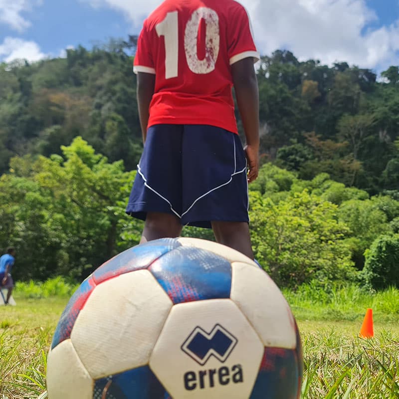 A player with the number 10 jersey looking at the old players